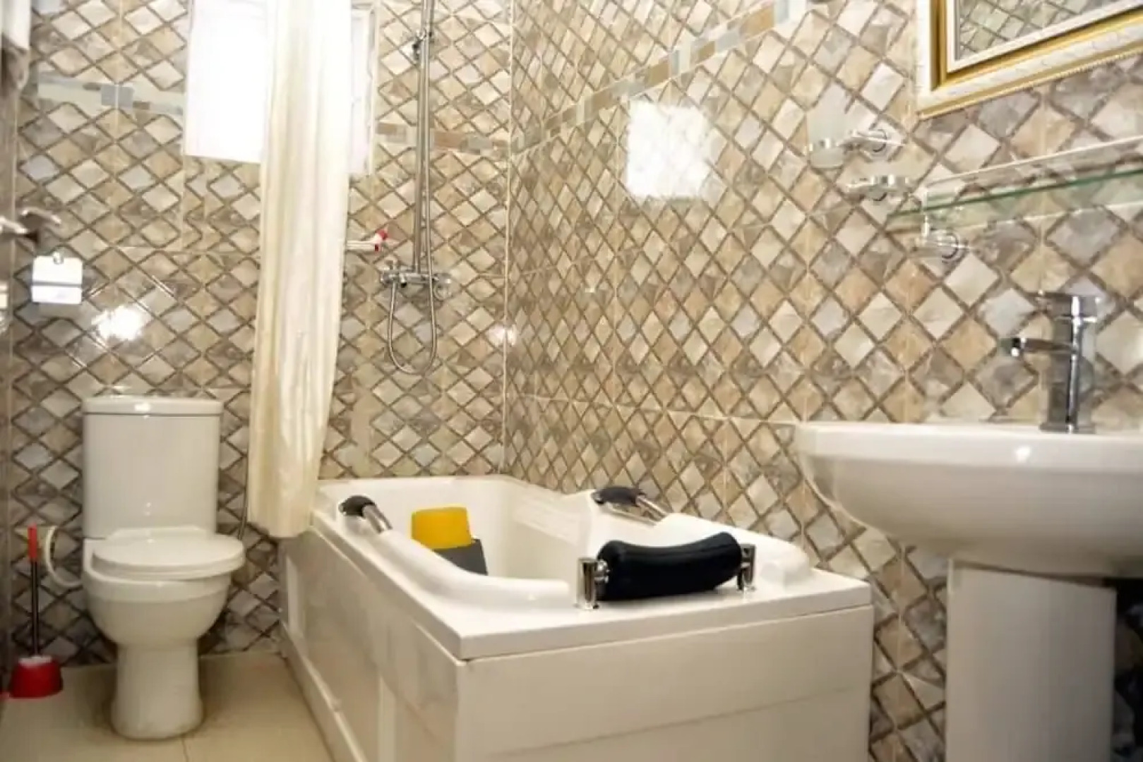 Ice Grand Hotel & Suites