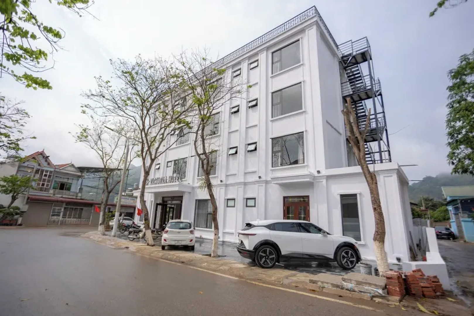 Victoria Hotel MC - by BAY LUXURY