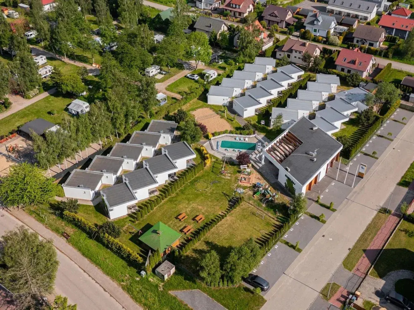 Holiday Homes With Pool, Close to the Beach