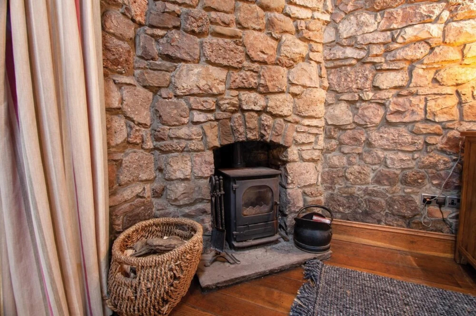 Hill End Barn - 1 Bed Barn Conversion - Llangennith