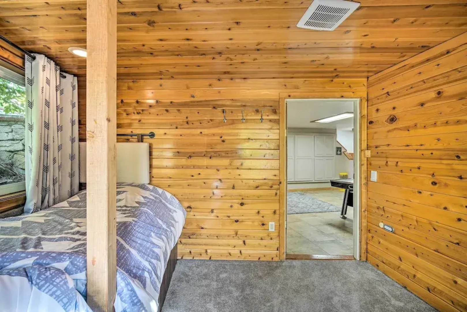 Lake Arrowhead Cabin w/ Game Room + Hot Tub!