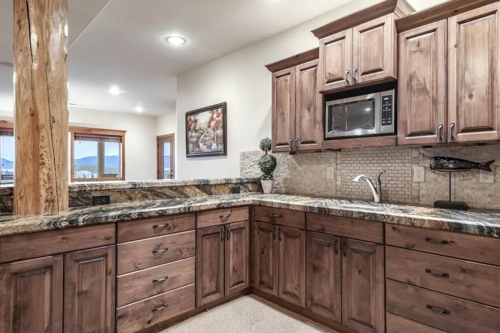 Golf Course Home, Sleeps 30, Private Hot Tub, Access to Ideal Beach, Amazing Views and Space!