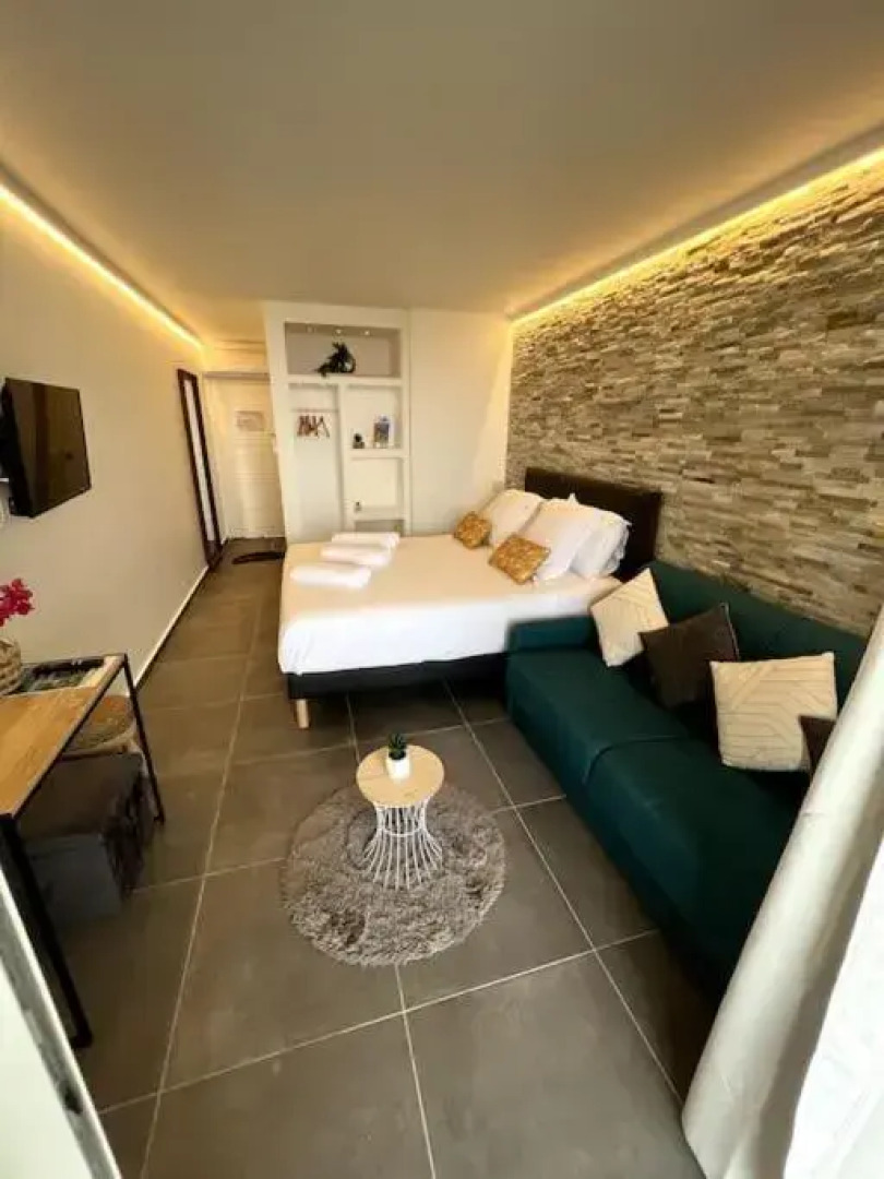 The Grey Rocks Studio (Adults Only)