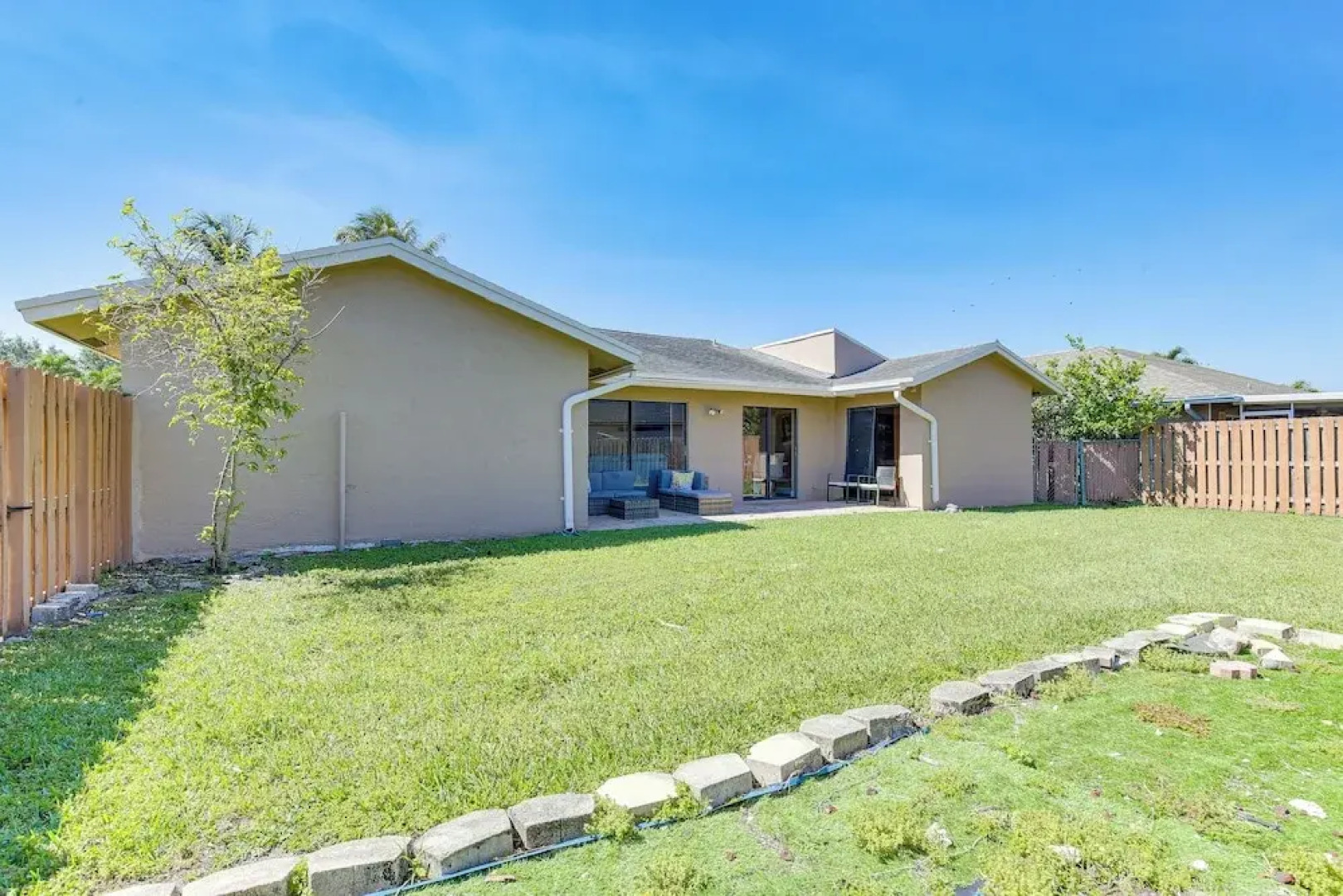 Near Beaches: Pet-friendly Sunrise Escape w/ Patio