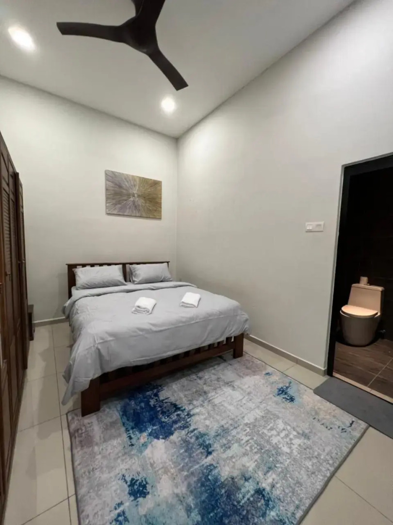 R3troHouse 3Bedroom with AC PS4,POOL TABLE,TVBOX