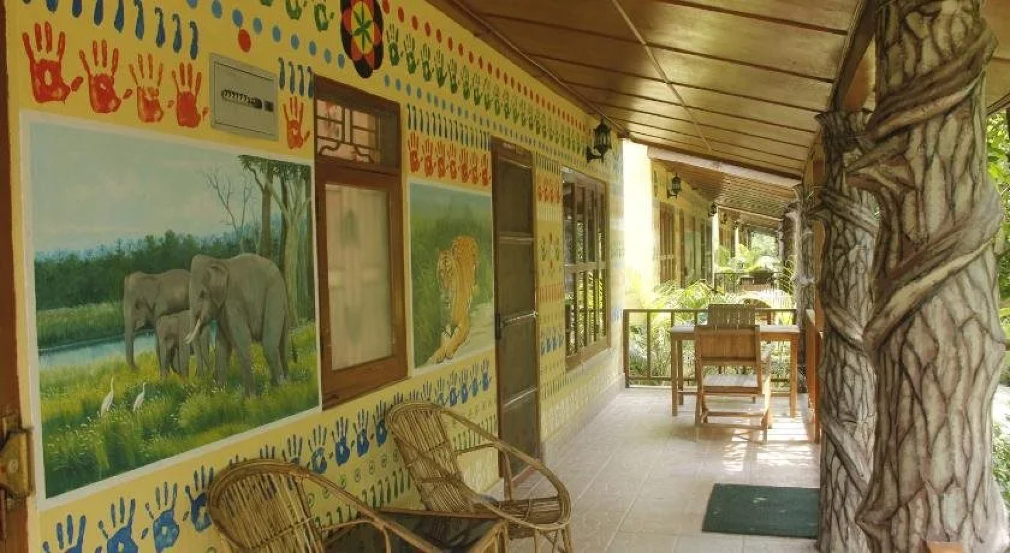Rhino Lodge & Hotel