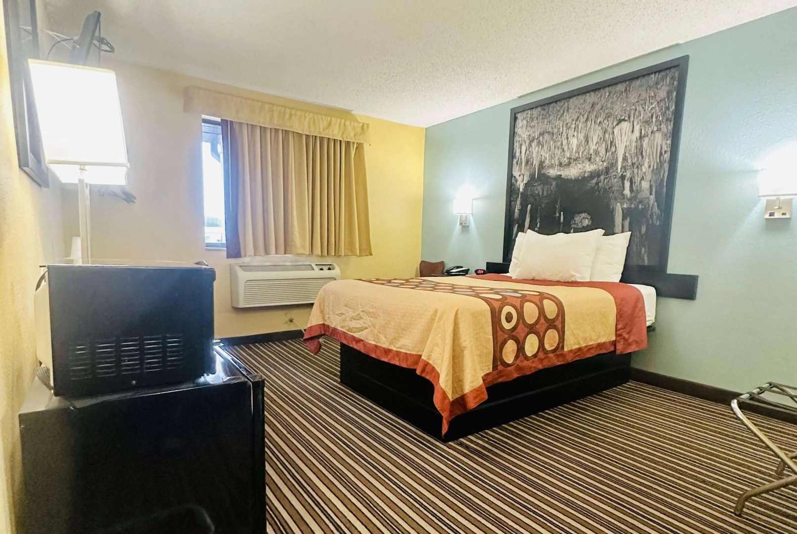 Super 8 by Wyndham Warrenton
