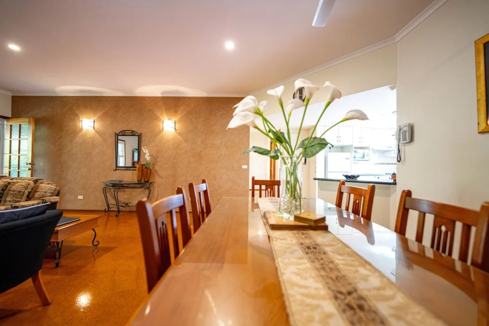 Birds 'n' Bloom Cottages