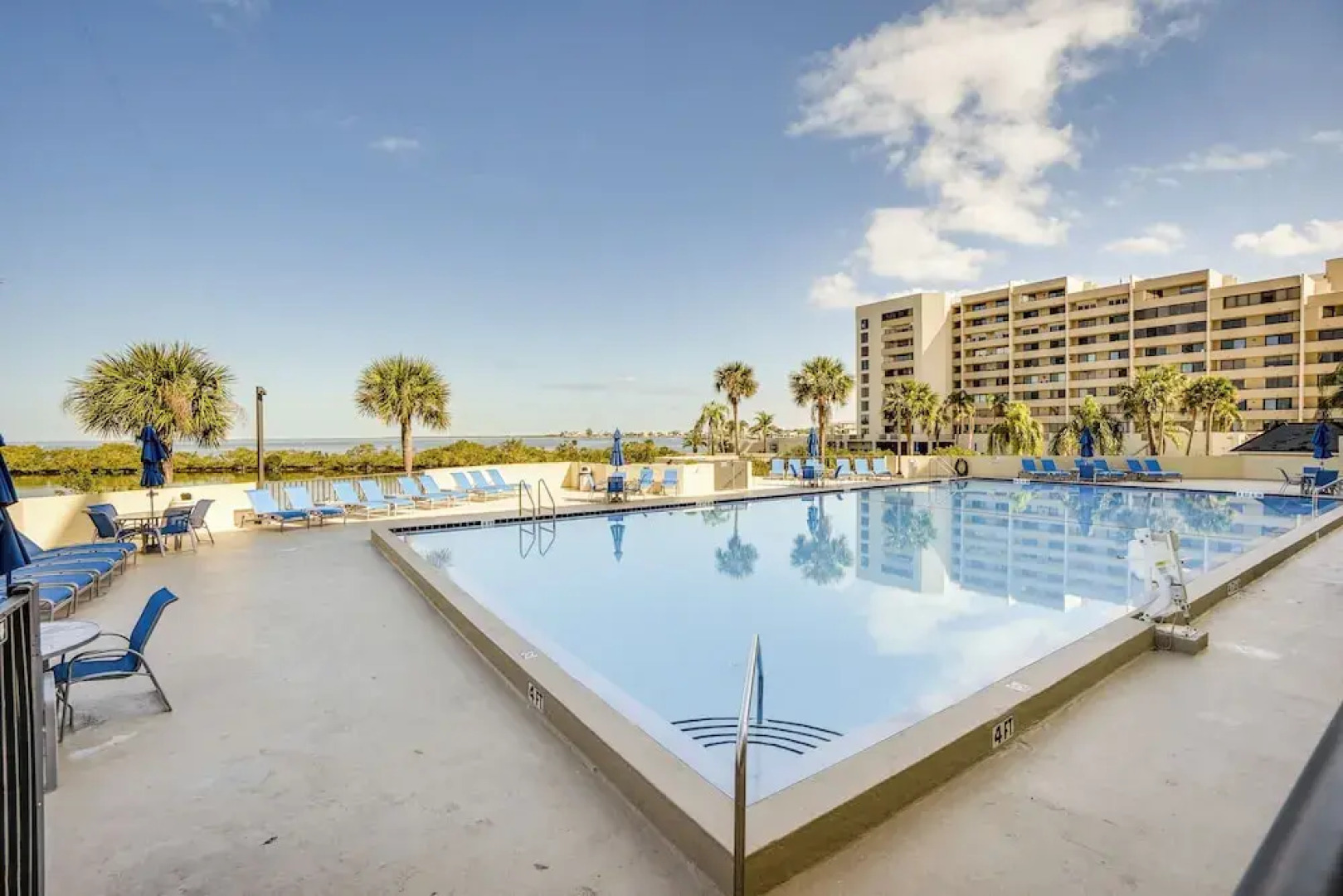 Pool Access & Waterfront Balcony: Hudson Condo!