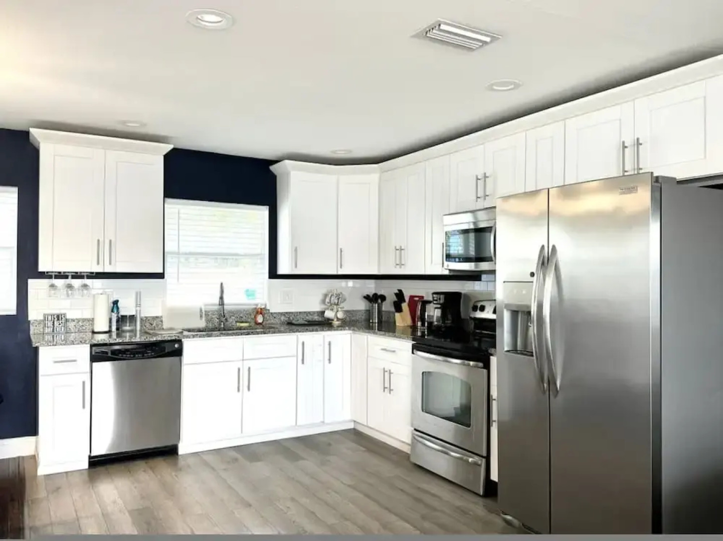 Quiet Spacious Home Close to Clearwater Beaches