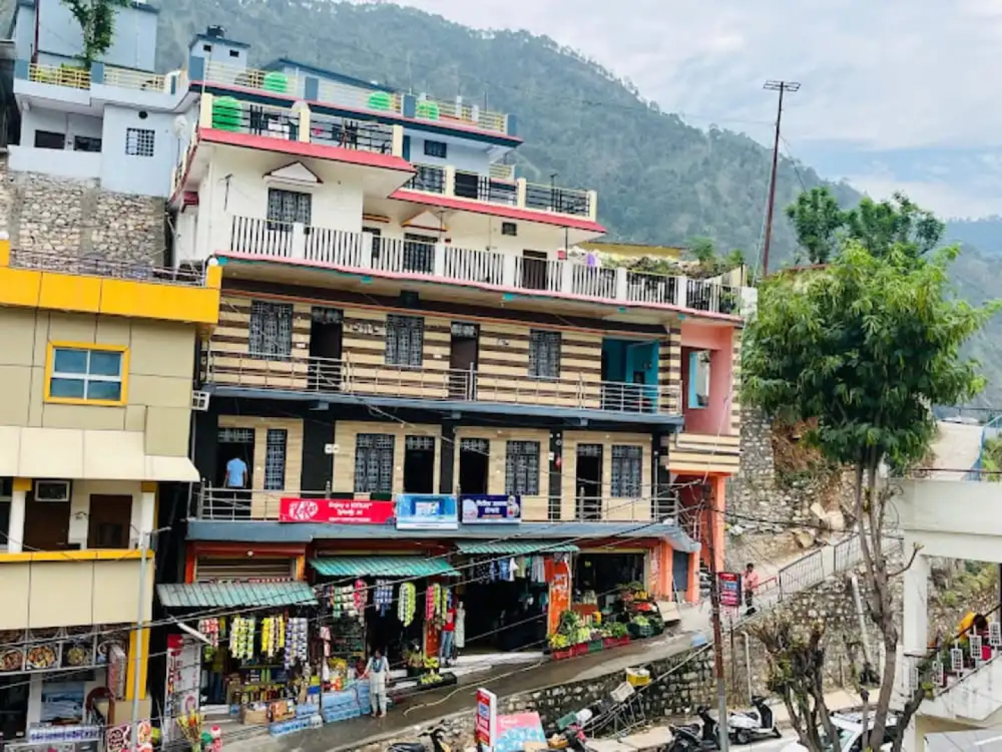 Goroomgo Girish Alay Homestay Uttarakhand