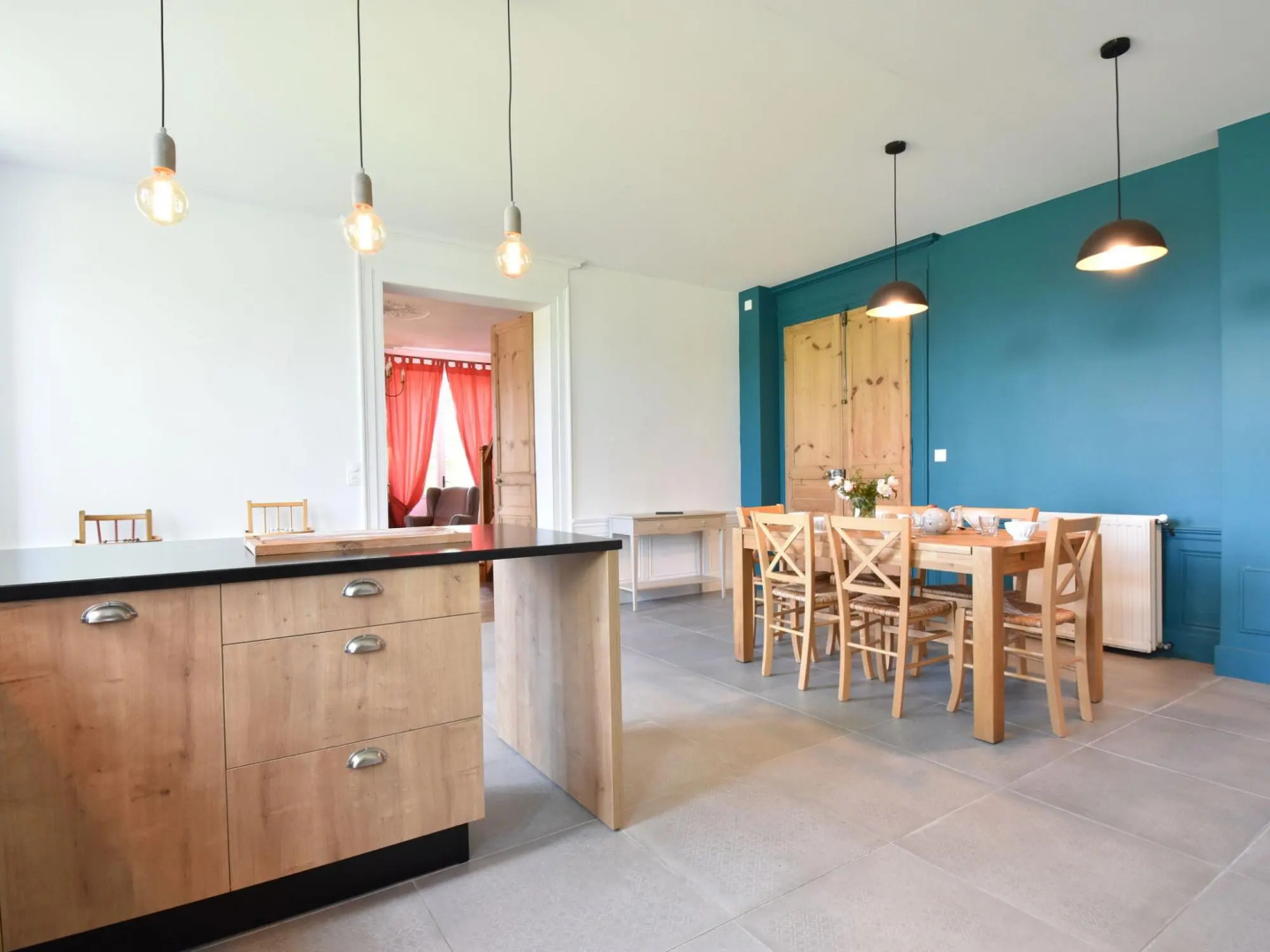 Heritage Castle in Asnieres with Garden