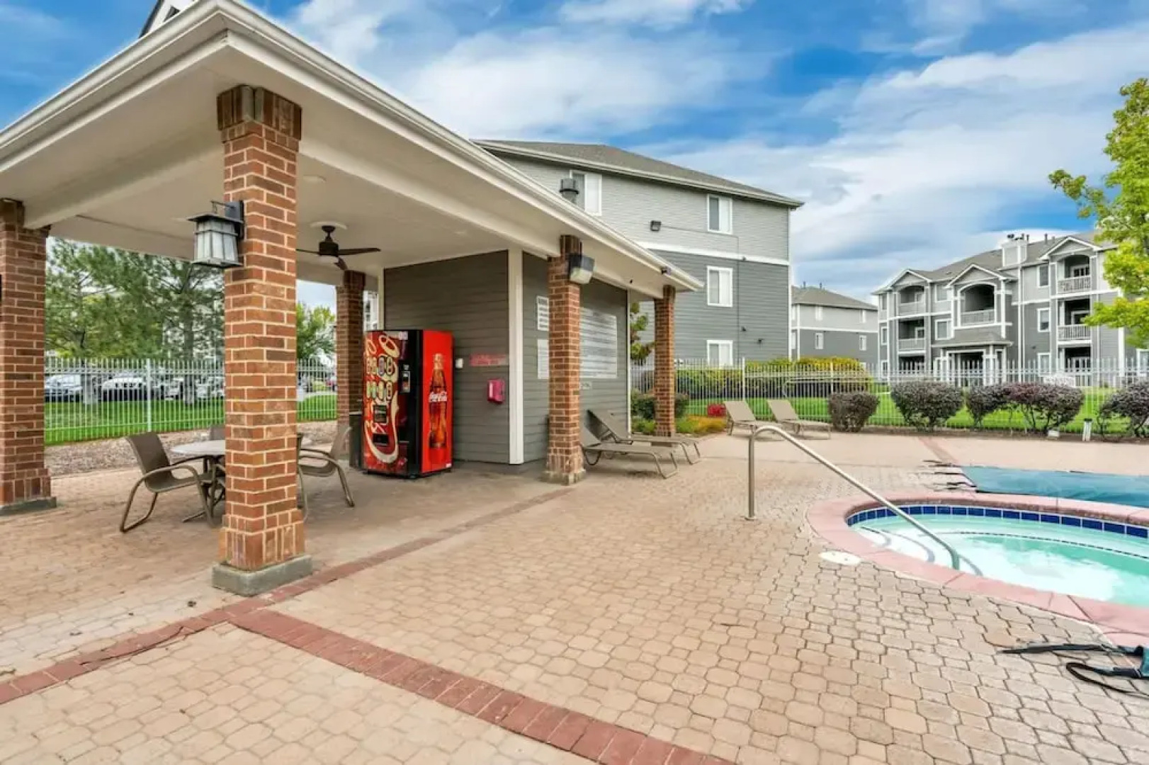 Quiet Apt - Close to Davis Conference - King Bed