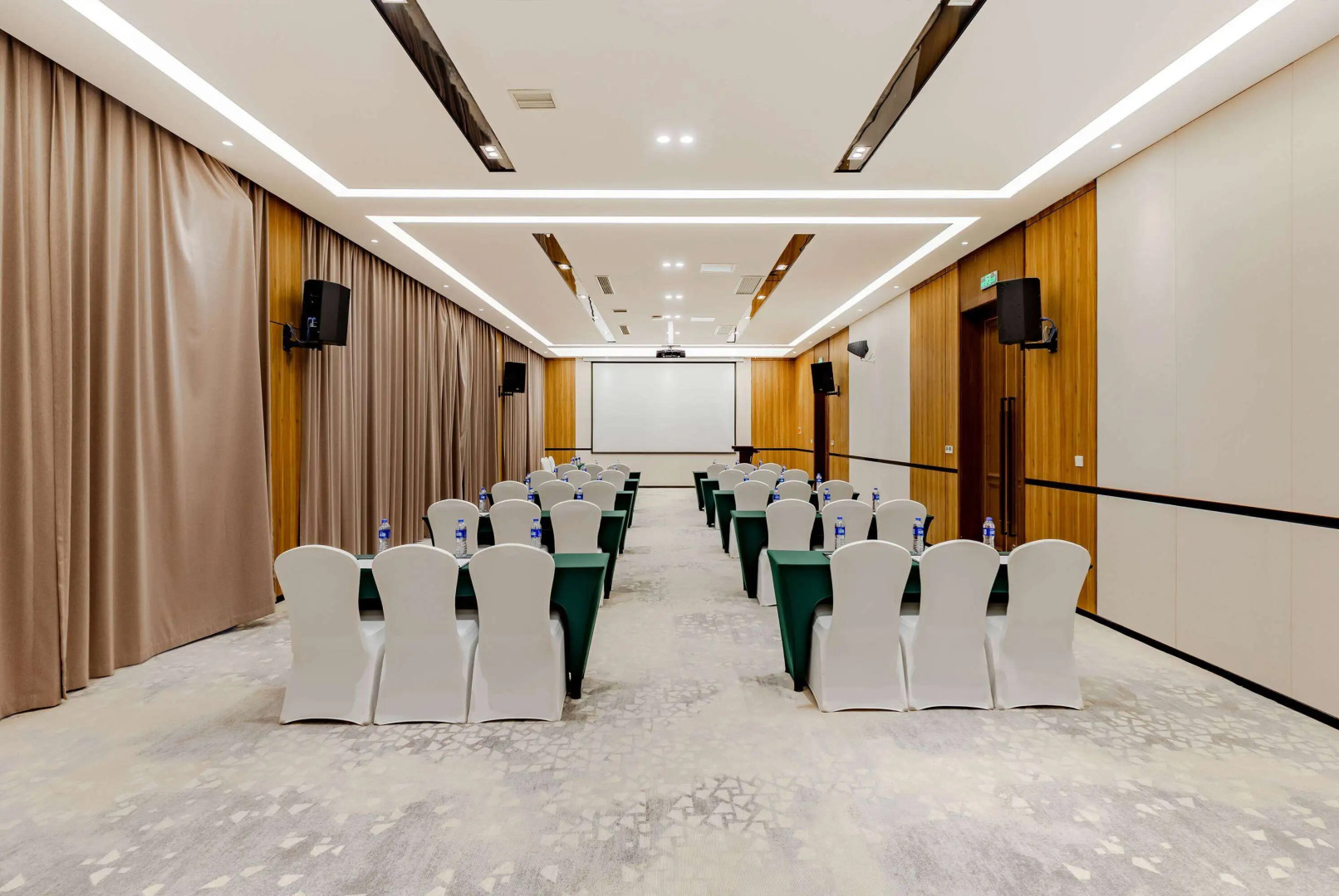 Howard Johnson Lakeview Hotel Huaibei