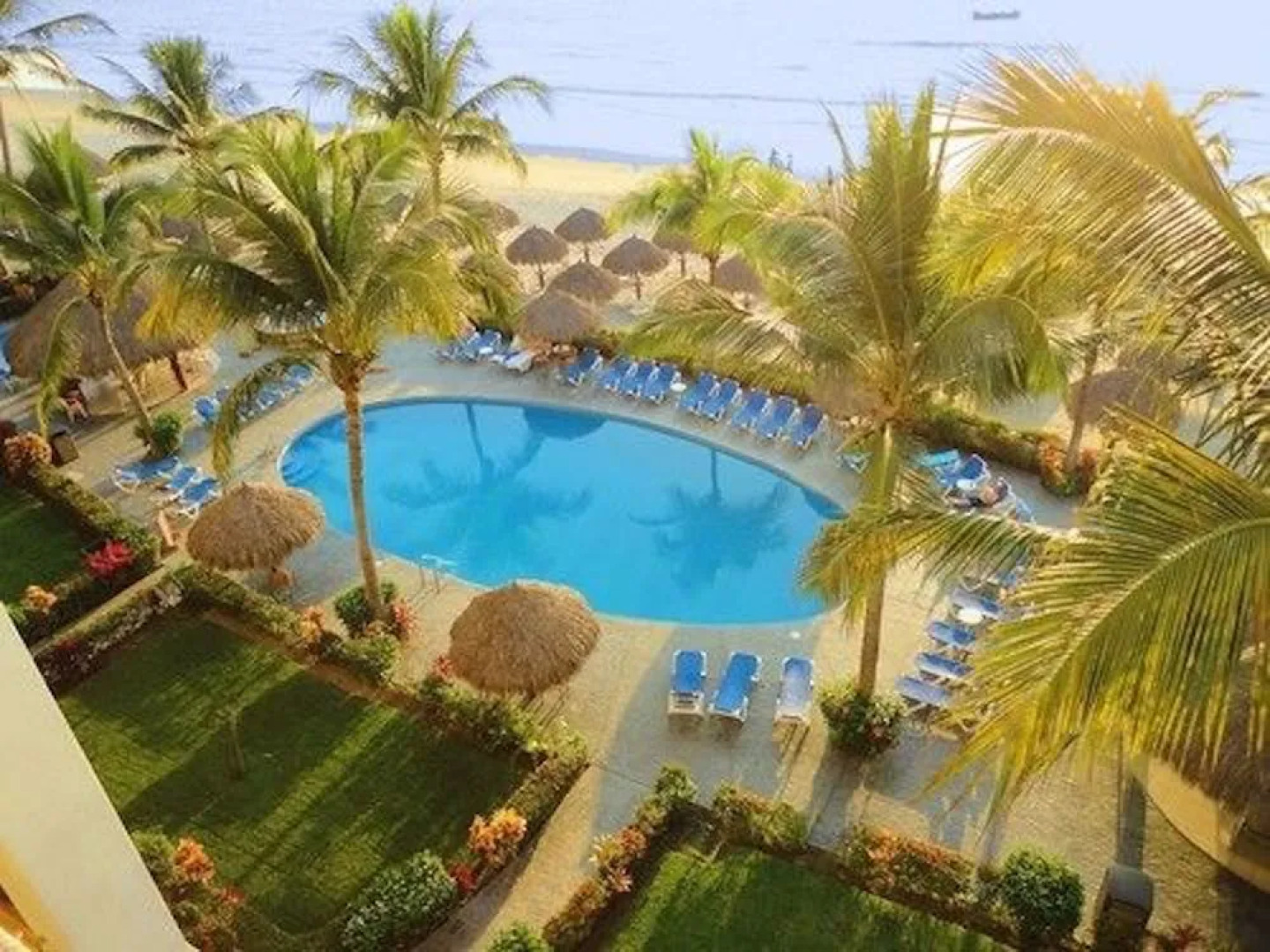 Unlimited Luxury Villas - Playa Royale Condo