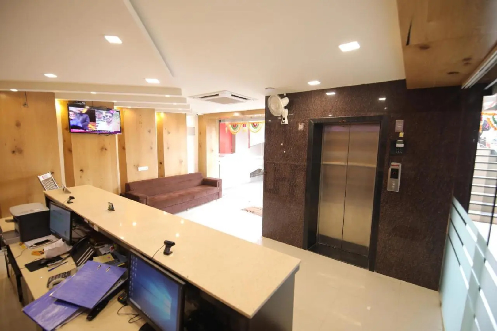 OYO 26698 Hotel Shringar Palace