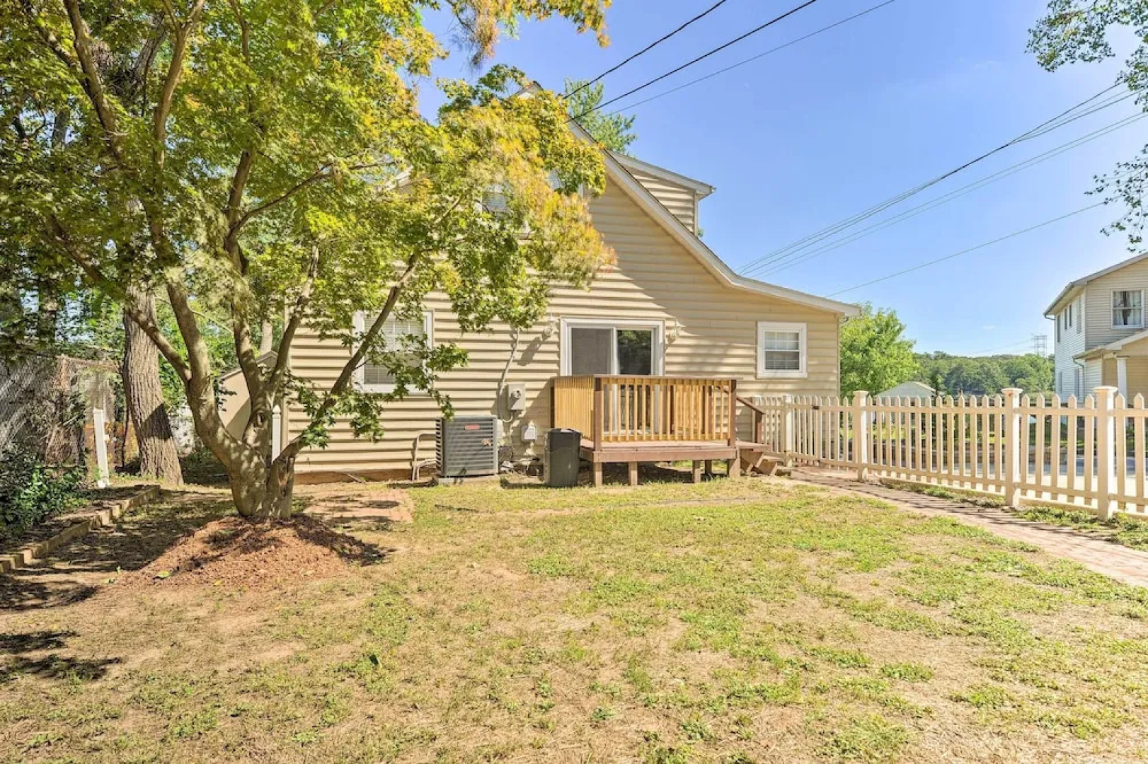 Sunny Glen Burnie Home - On-site Water Access