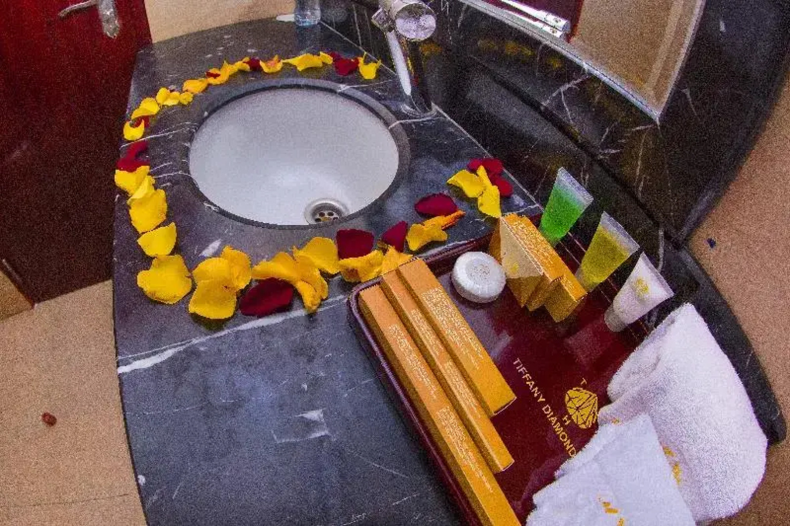 Tiffany Diamond Hotel Indira Gandhi Street