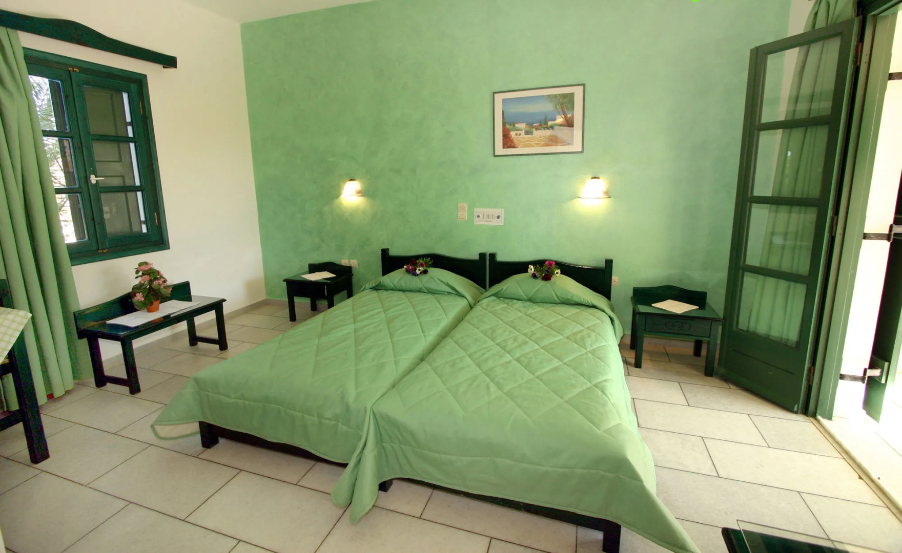 Studios Vrettos Beachfront Hotel