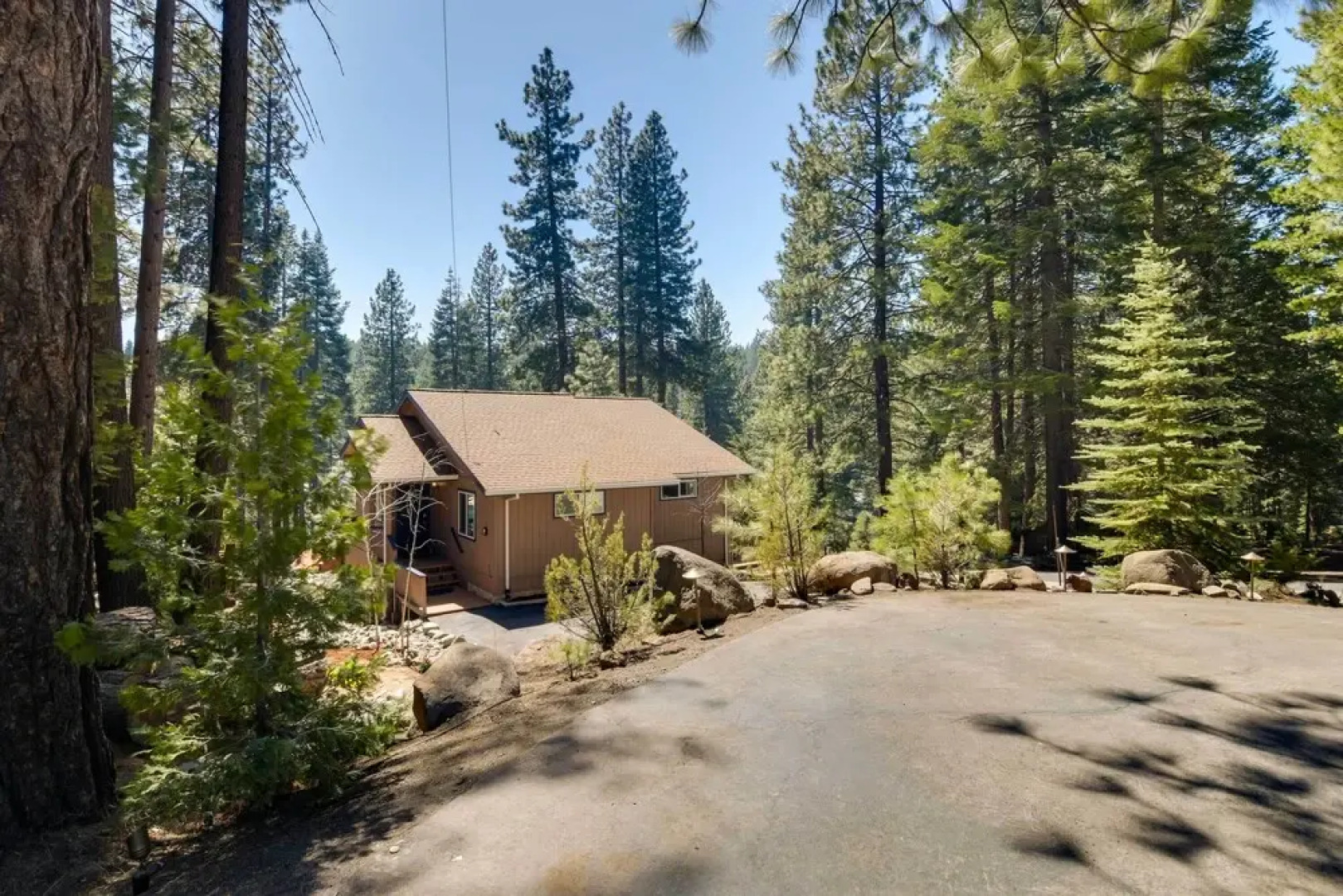 Updated Lake Almanor Retreat w/ Patio & Grill!