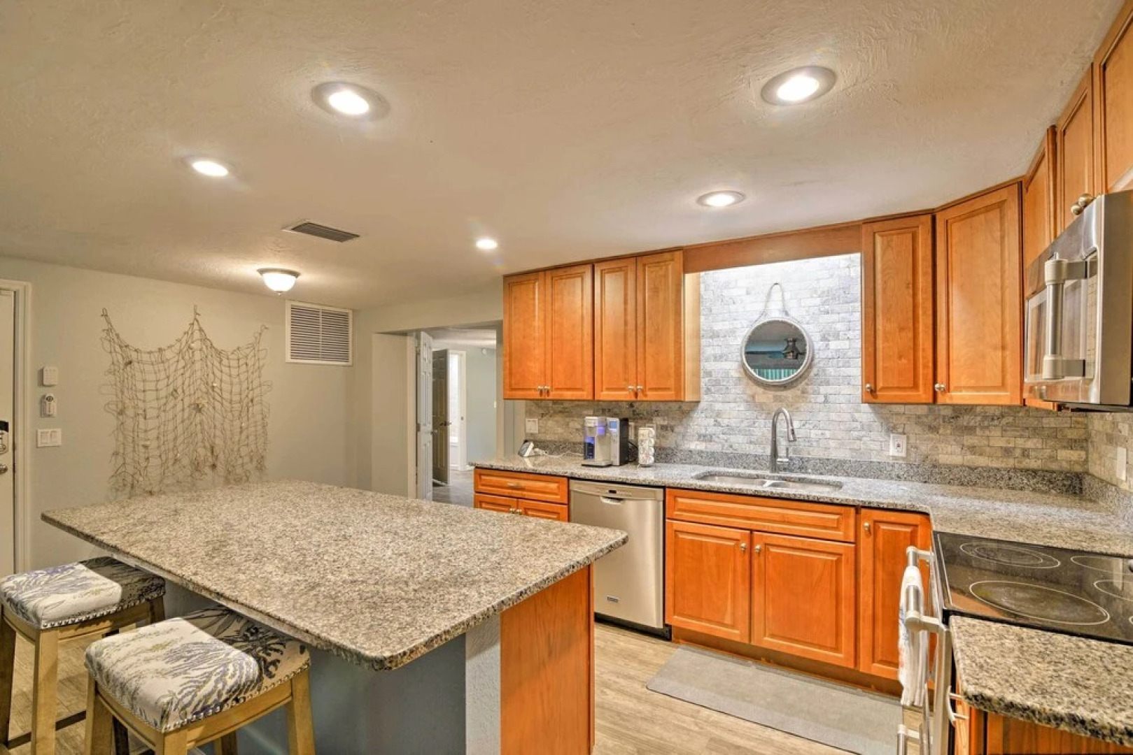 Updated Rustic Yankeetown Home w/ Lanai & Dock