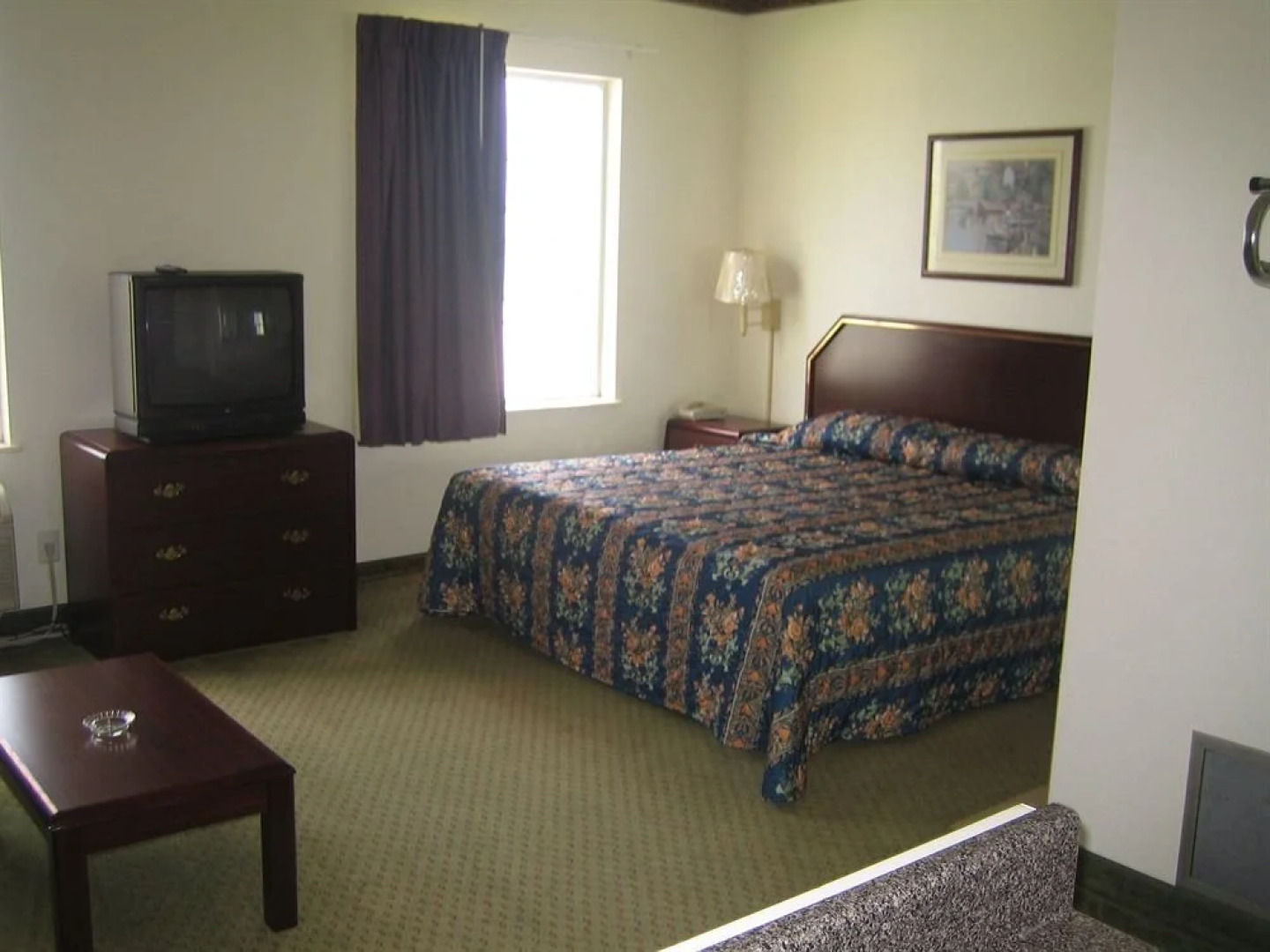 Delux Inn Express and Suites