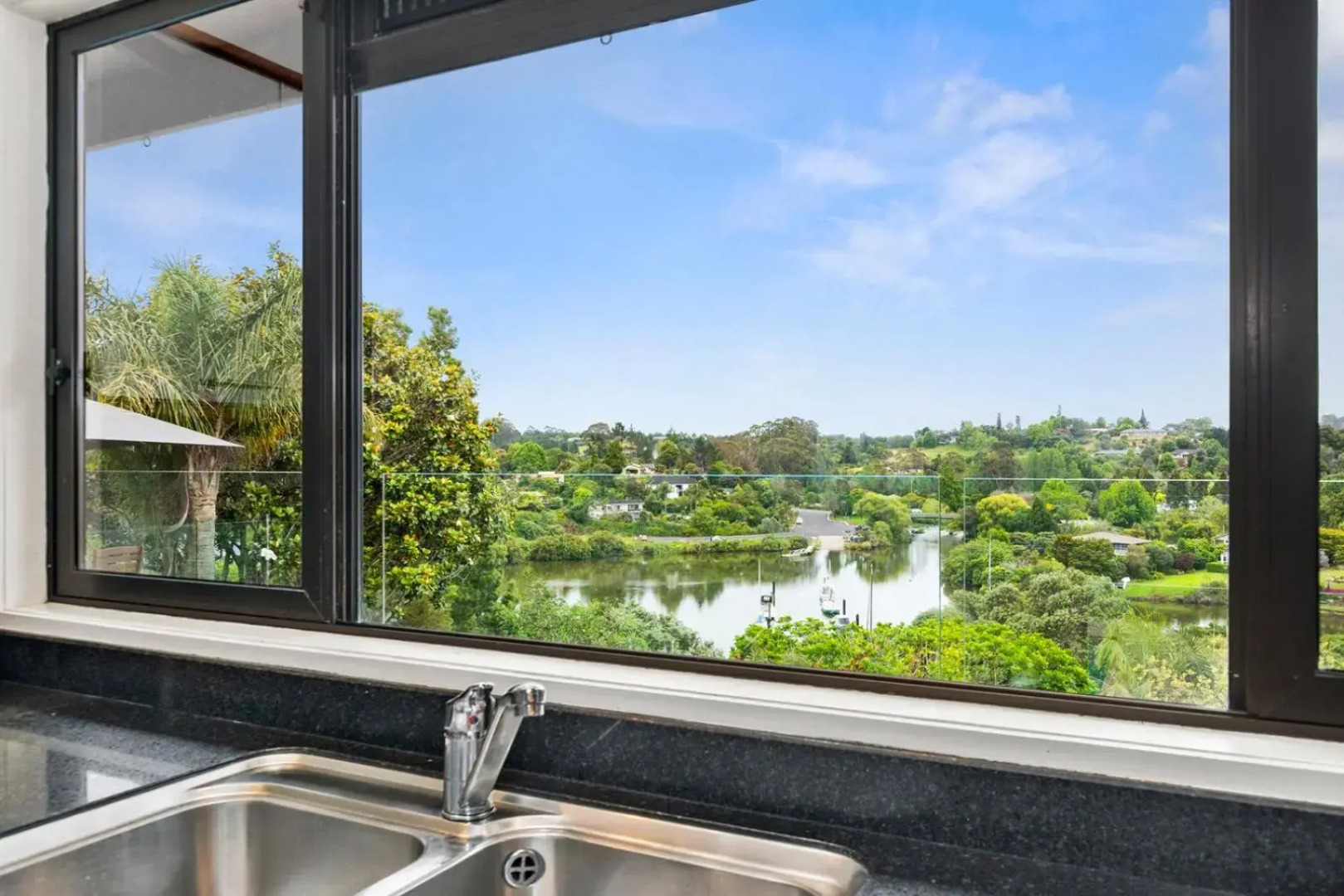Riverview Landing - Kerikeri Holiday Home