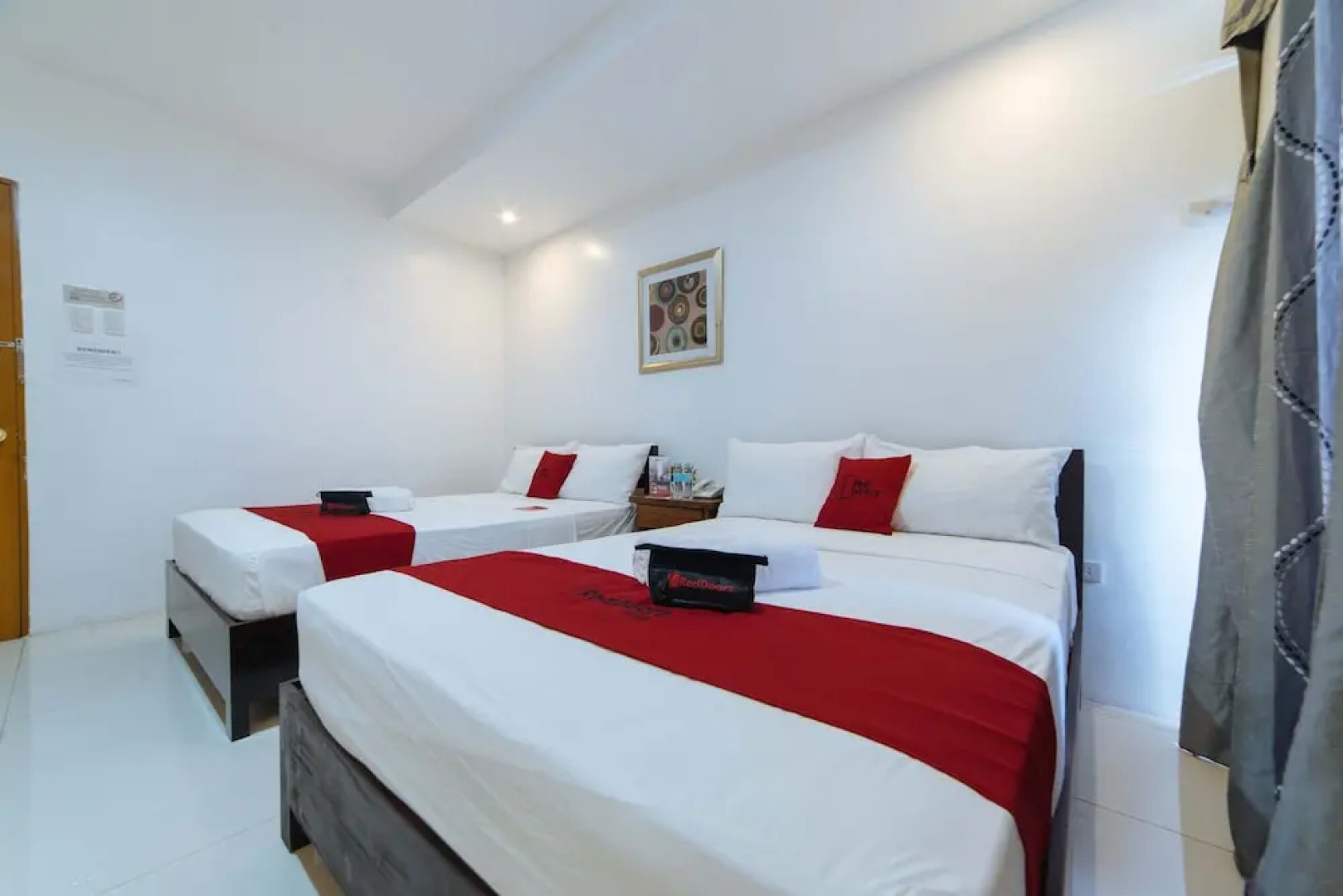 Mercedes Hotel by RedDoorz