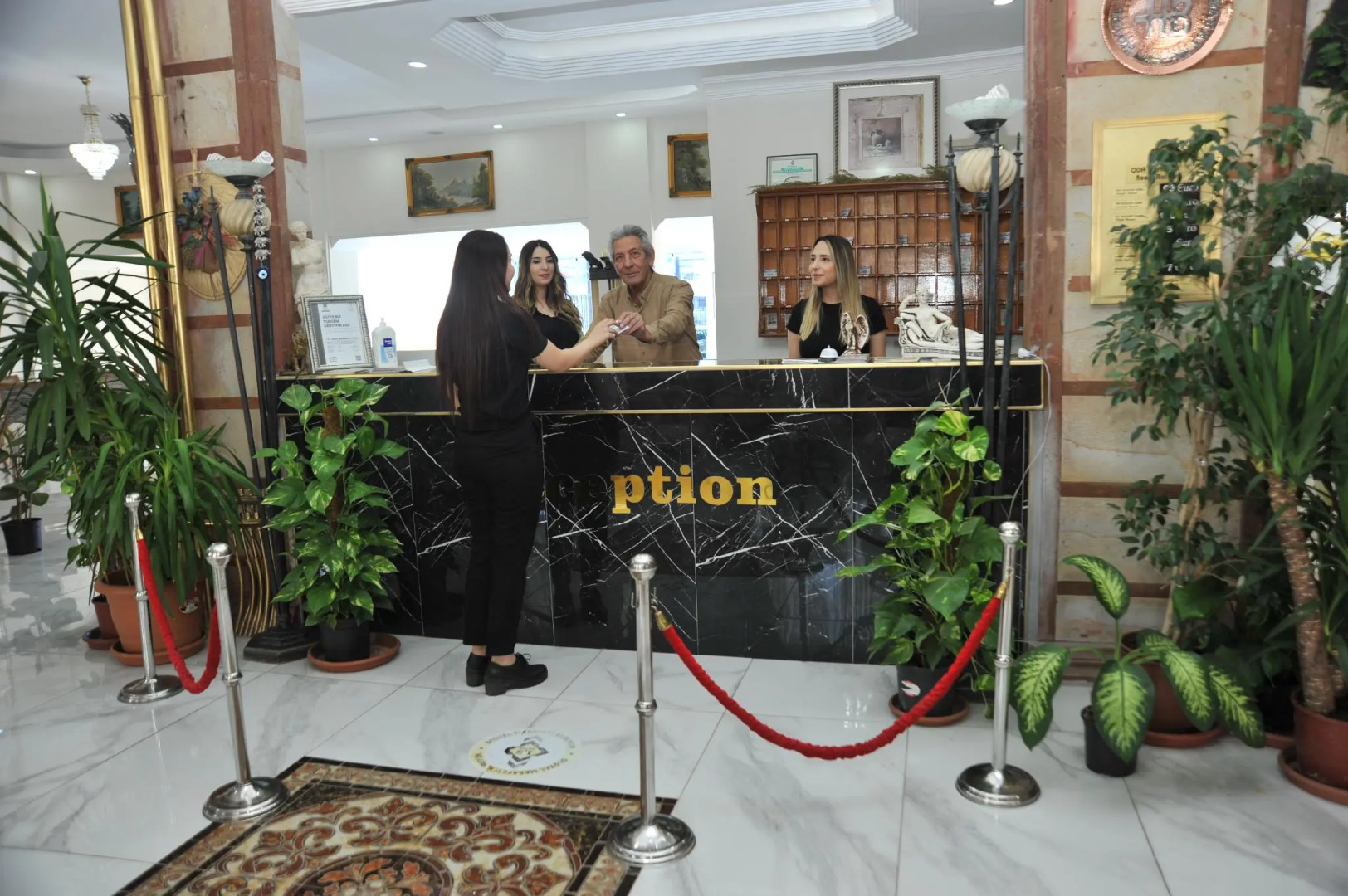 Tas Saray Bardakci Hotel