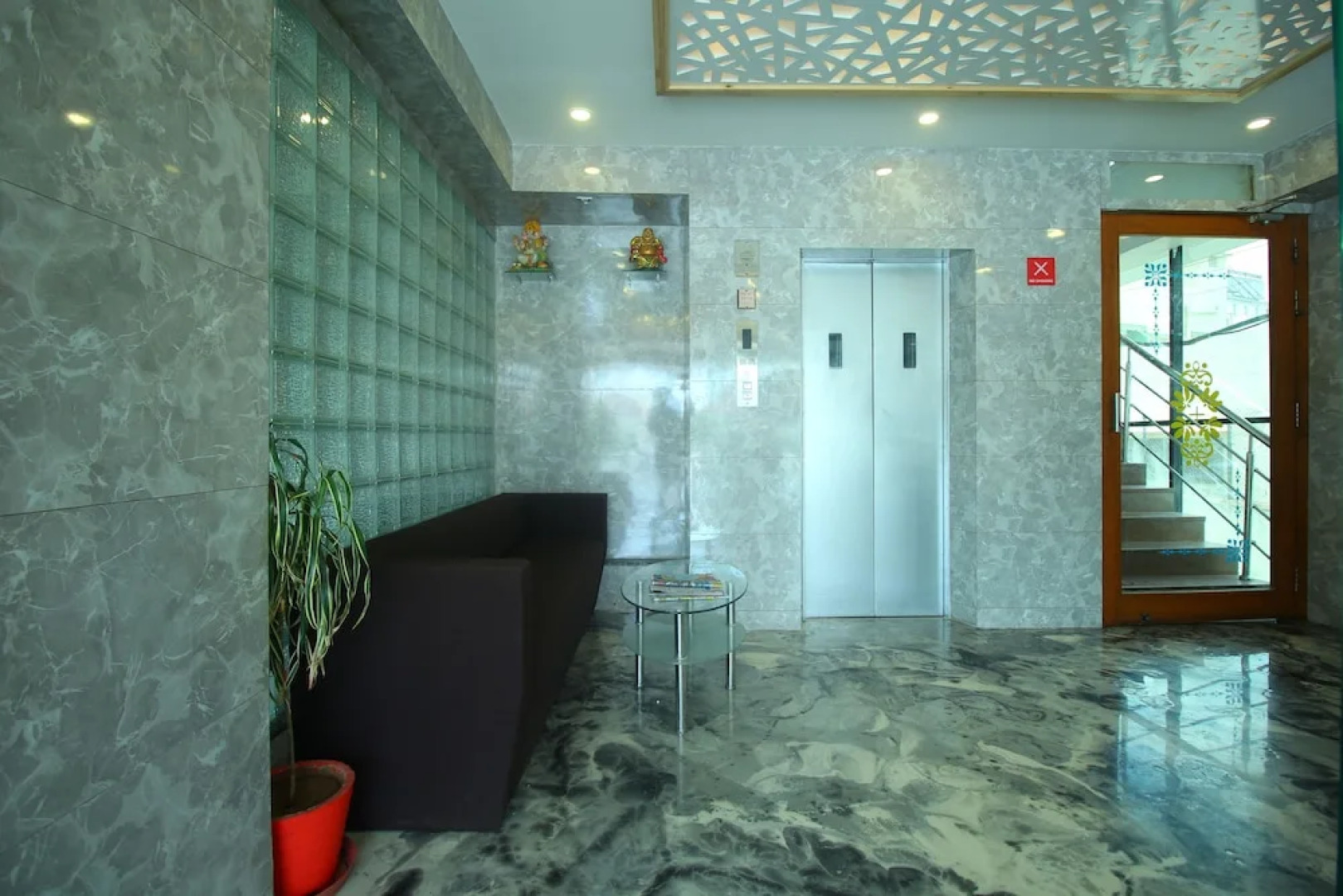 OYO Hotel Dash Continental