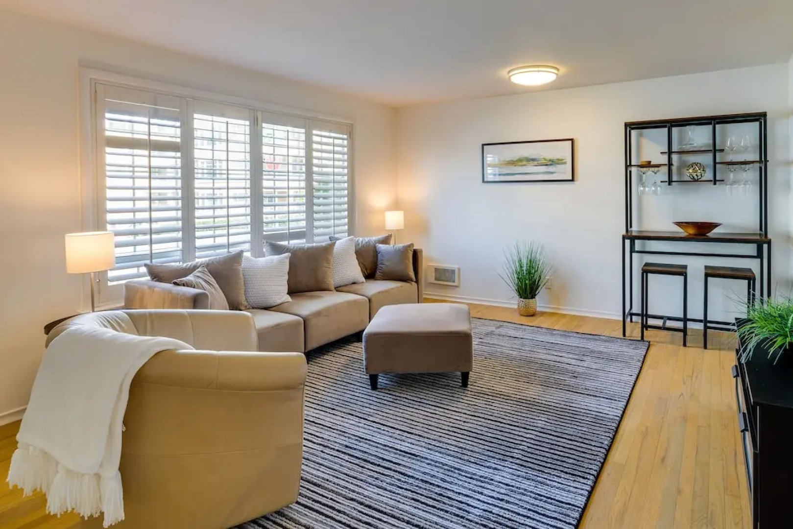 Downtown Kirkland Rental: Steps to Lake Washington