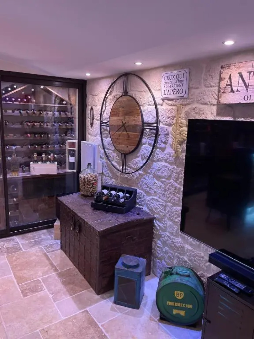 Chambre d h¿tes ind¿ndante Jacuzzi Cave Bar SUITE 785