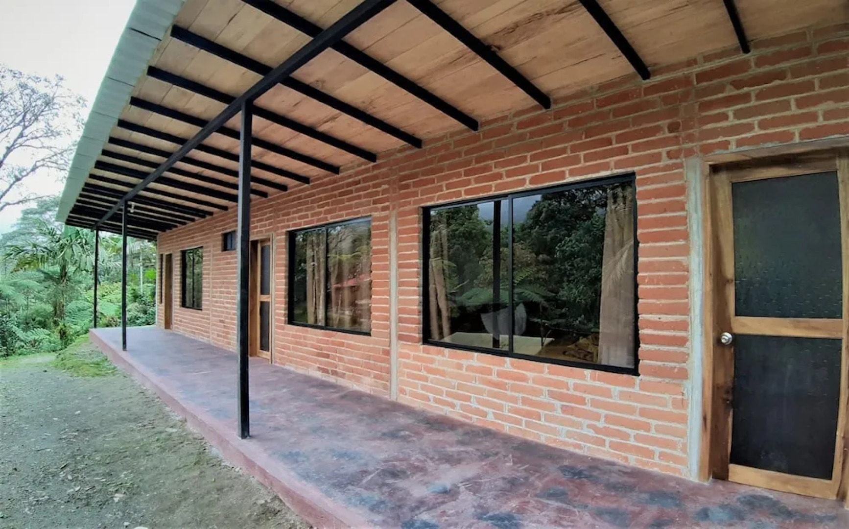 Mindo Loma Bird Lodge