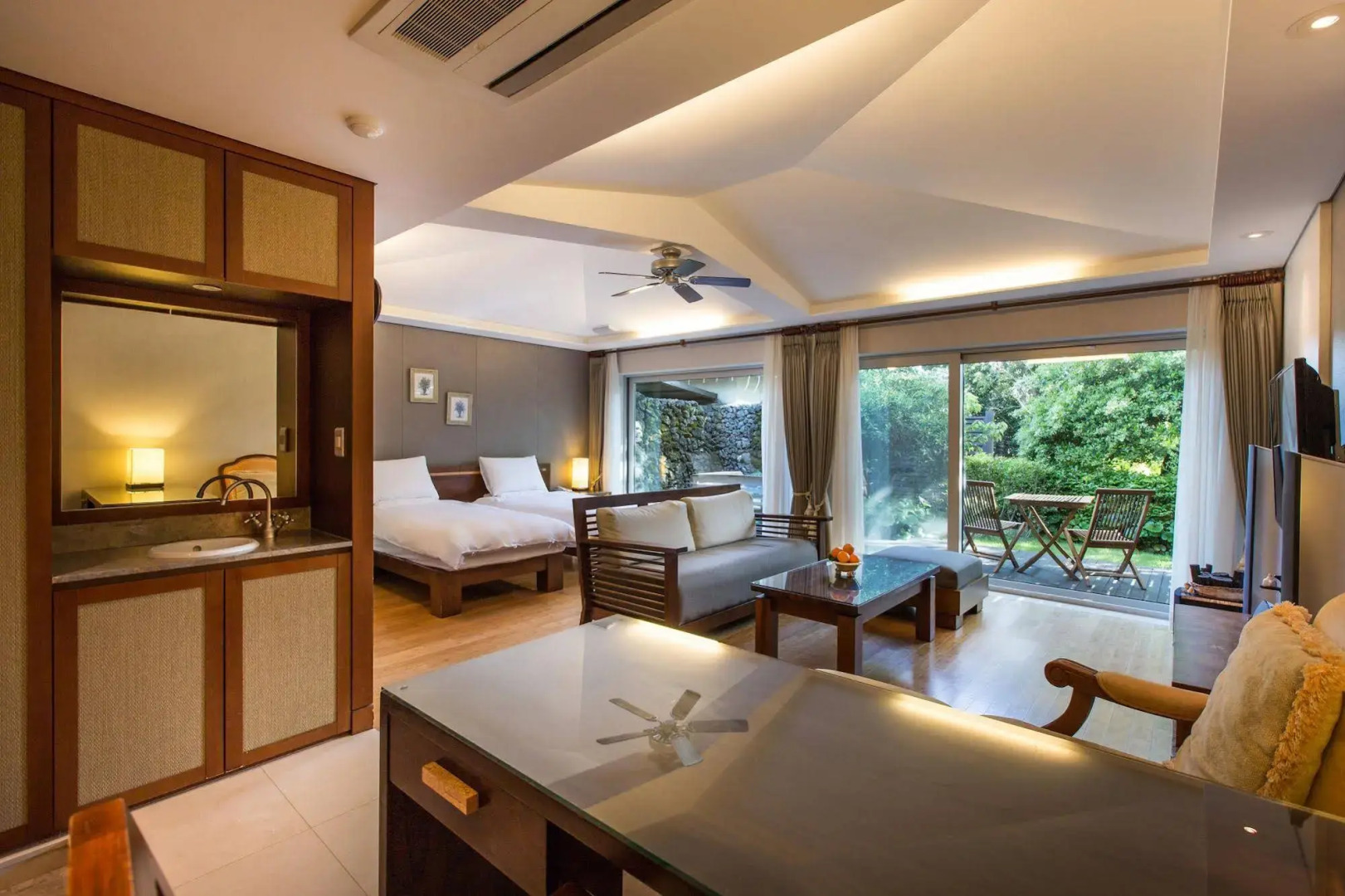 Seaes Hotel & Resort