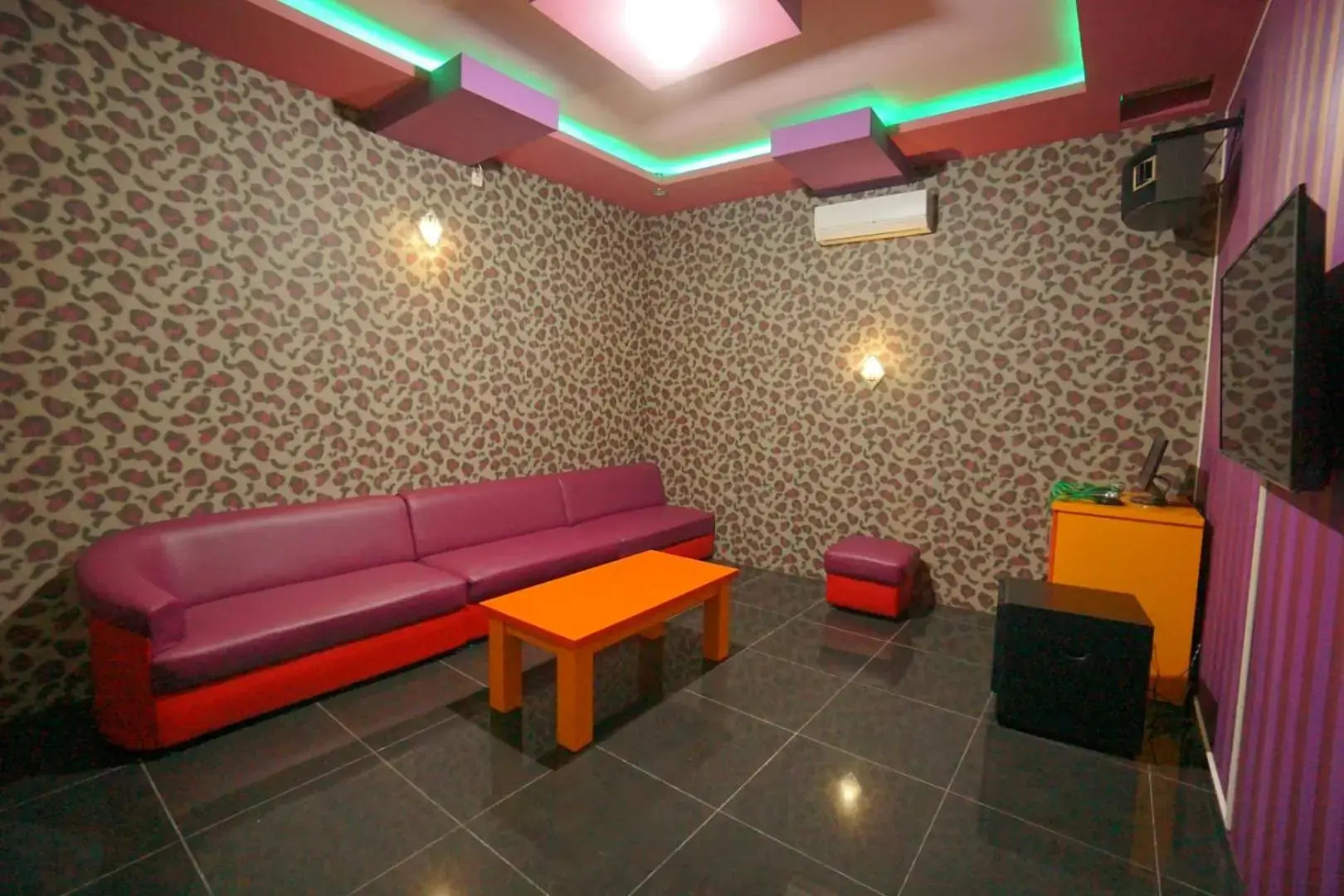 The Cabin Tanjung Hotel