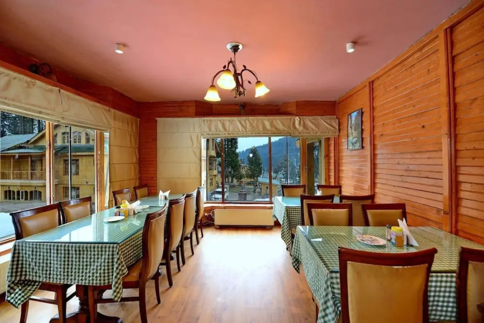 Hotel Pine Palace Resort