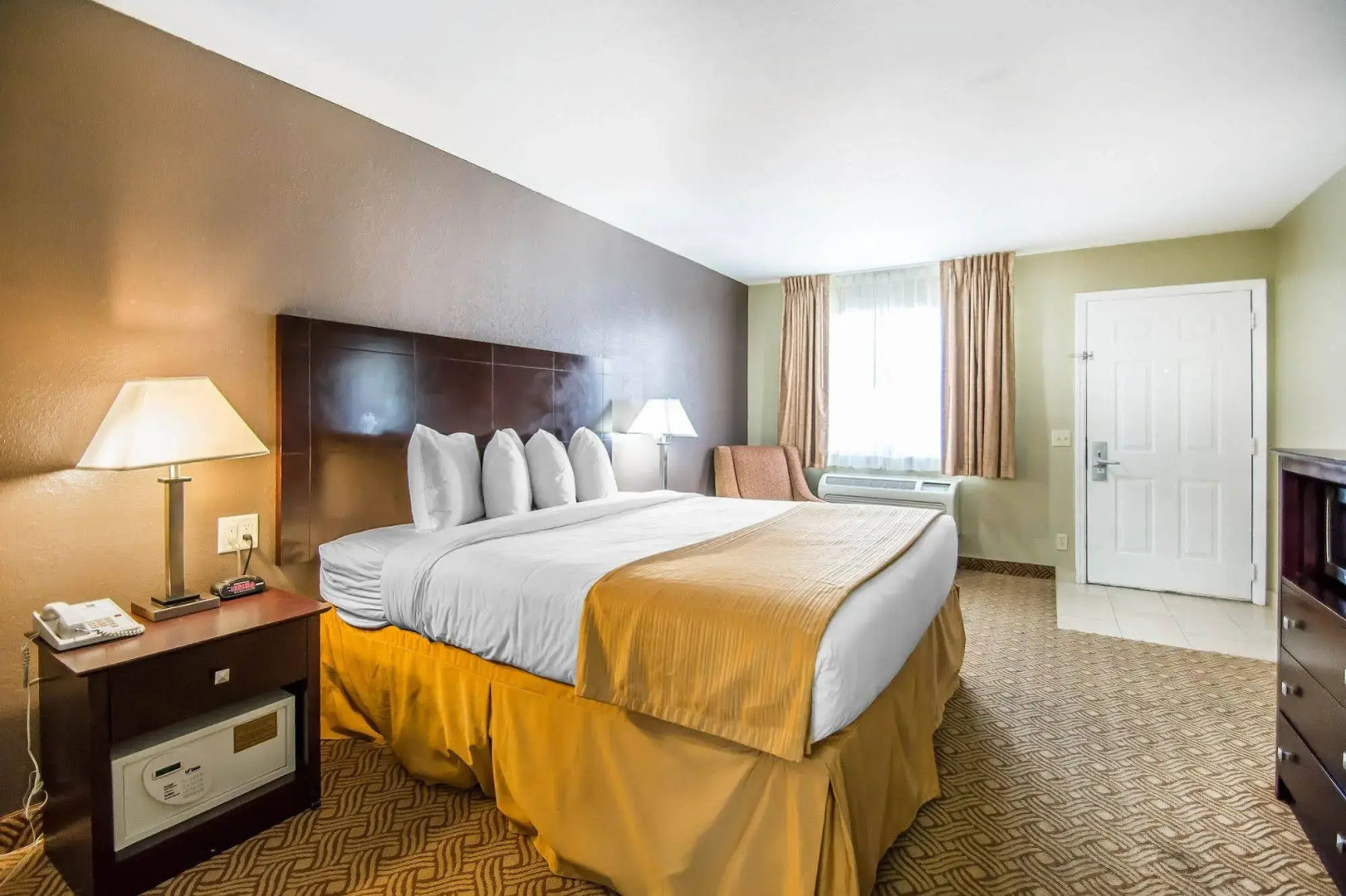 Quality Inn & Suites By the Parks