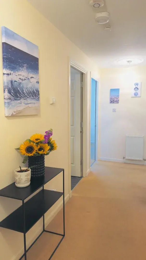 Apartment-2br-parking-walk to Town-near Beach-wifi