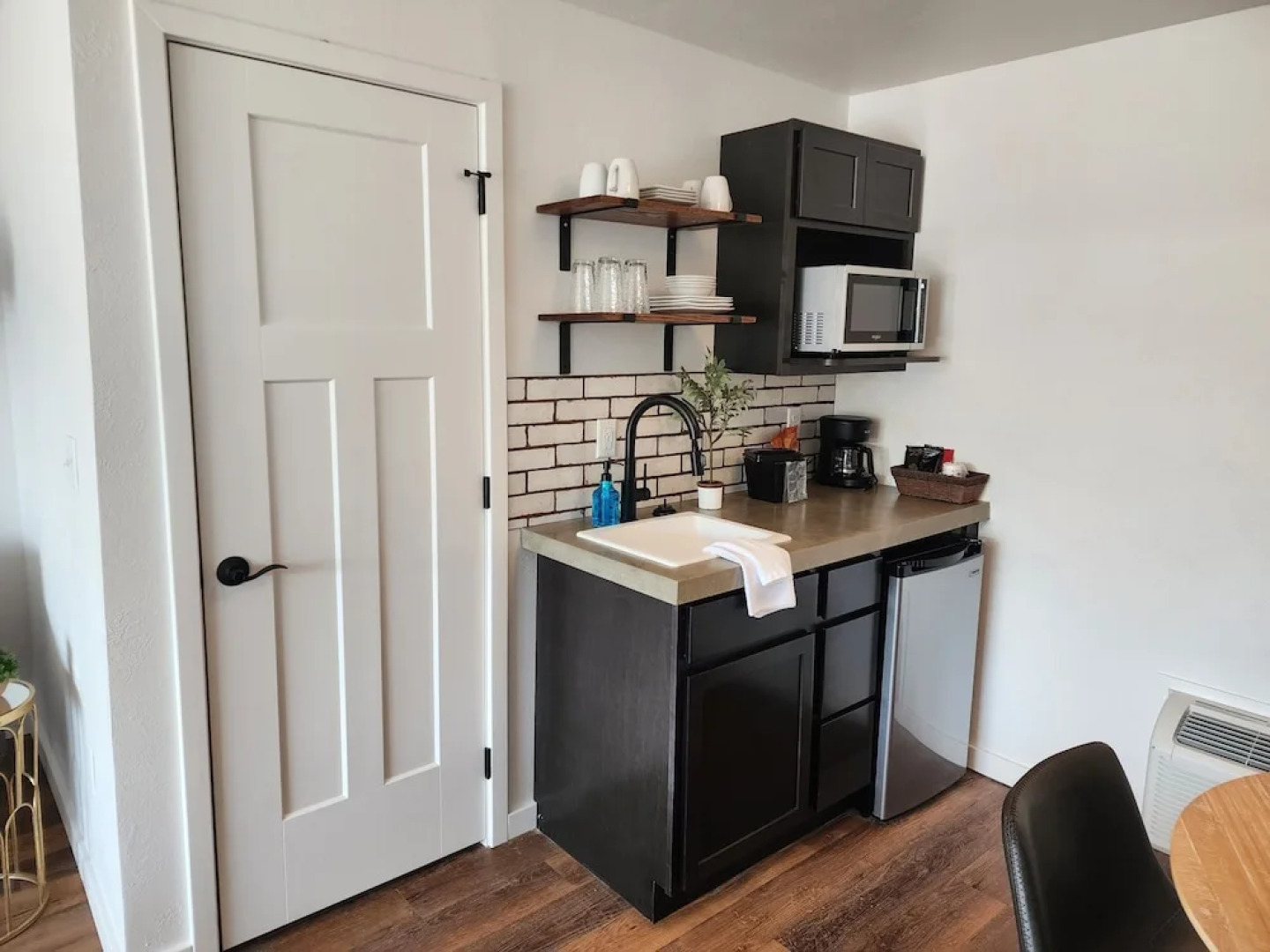 The Lakehouse Inn at Sledd Creek