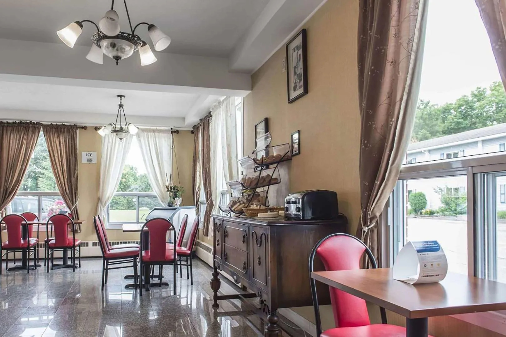 Super 8 by Wyndham Pembroke