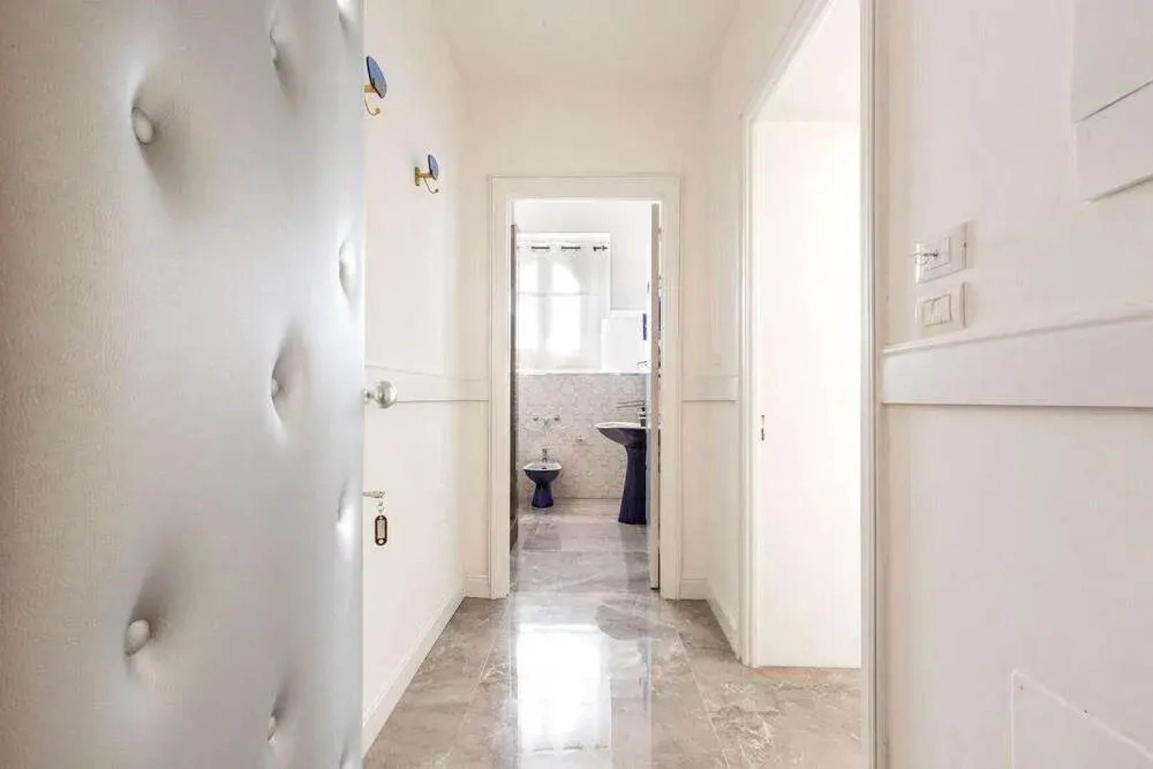 2446 Palazzo Montagna - Mono by Barbarhouse