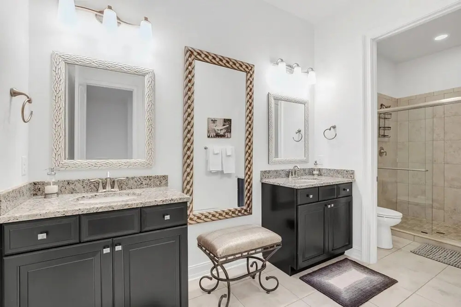 Upscale Private Home 10-min Walk to Canova Beach