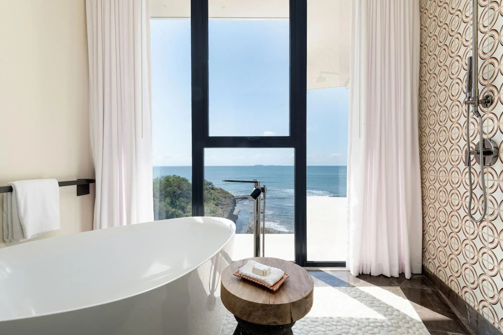 Susurros del Corazón, Auberge Collection