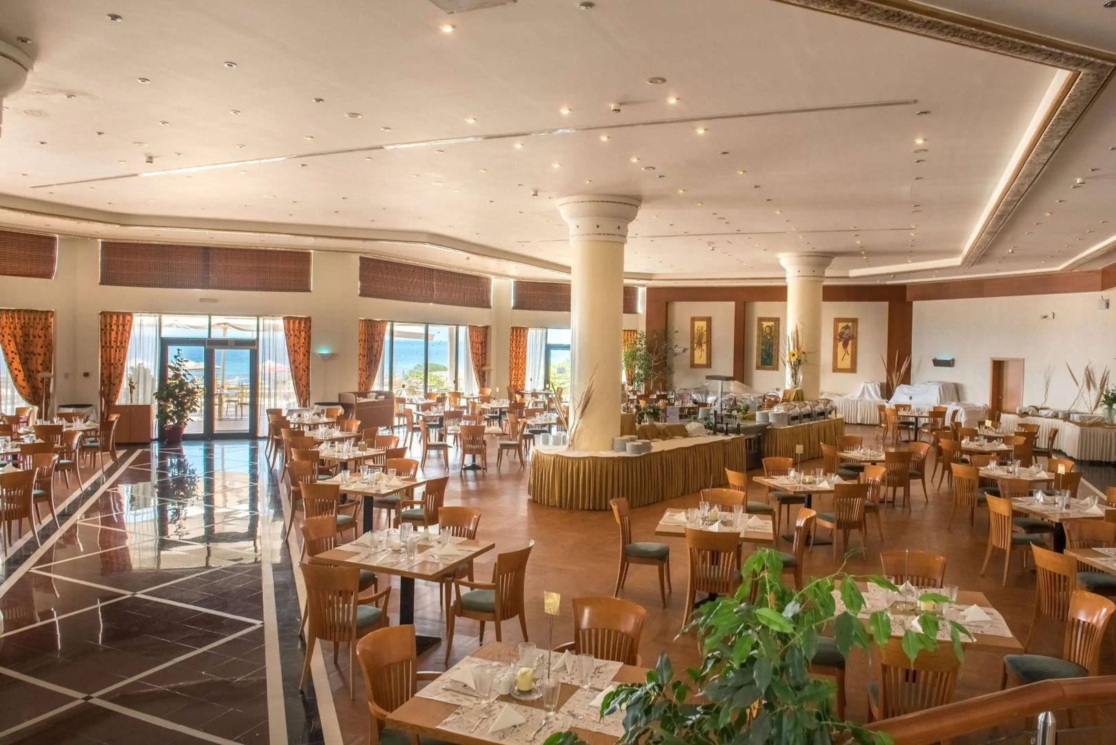 Ramada Plaza by Wyndham Thraki