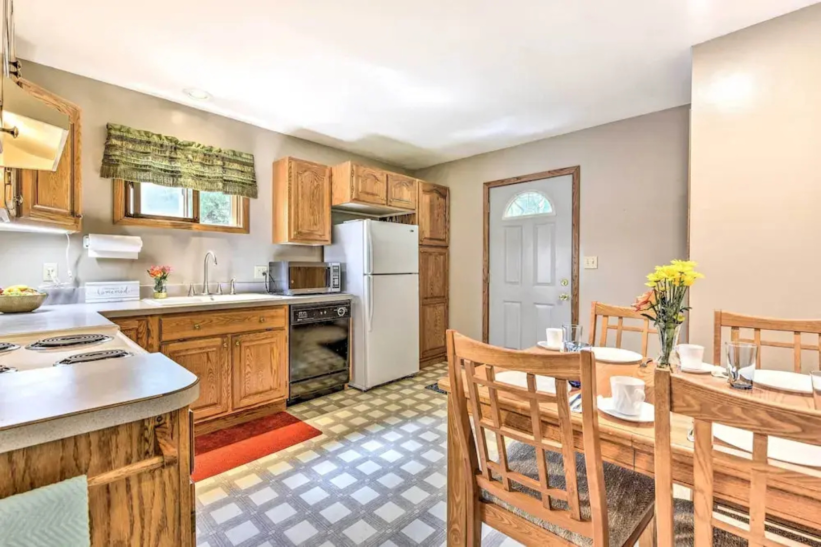 Fishermen's Paradise w/ Fire Pit on Rice Lake!