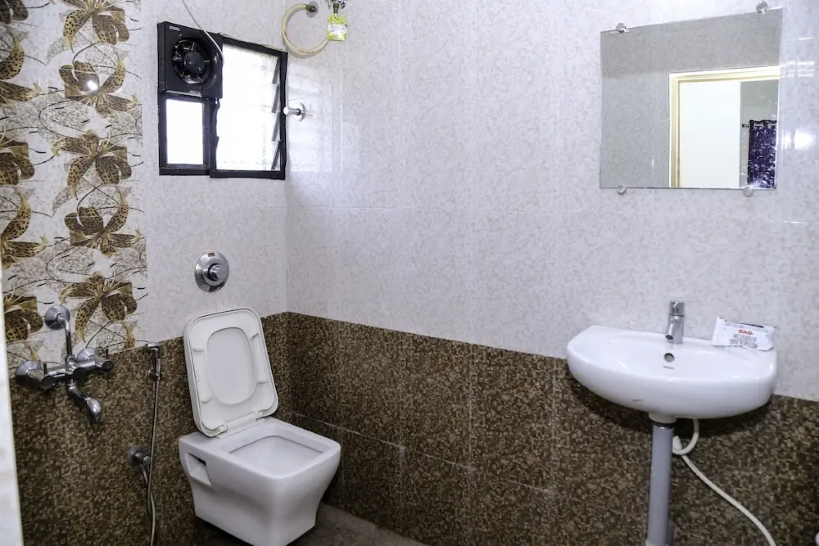 OYO 24265 Hotel Nagu Palace