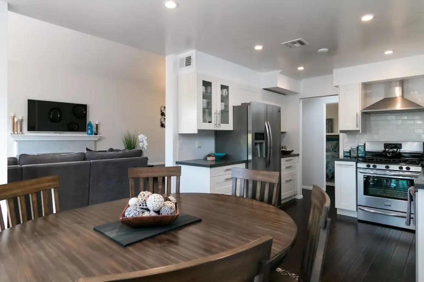 Agoura Hills  W/landscaped Yard 3 Bedroom Home