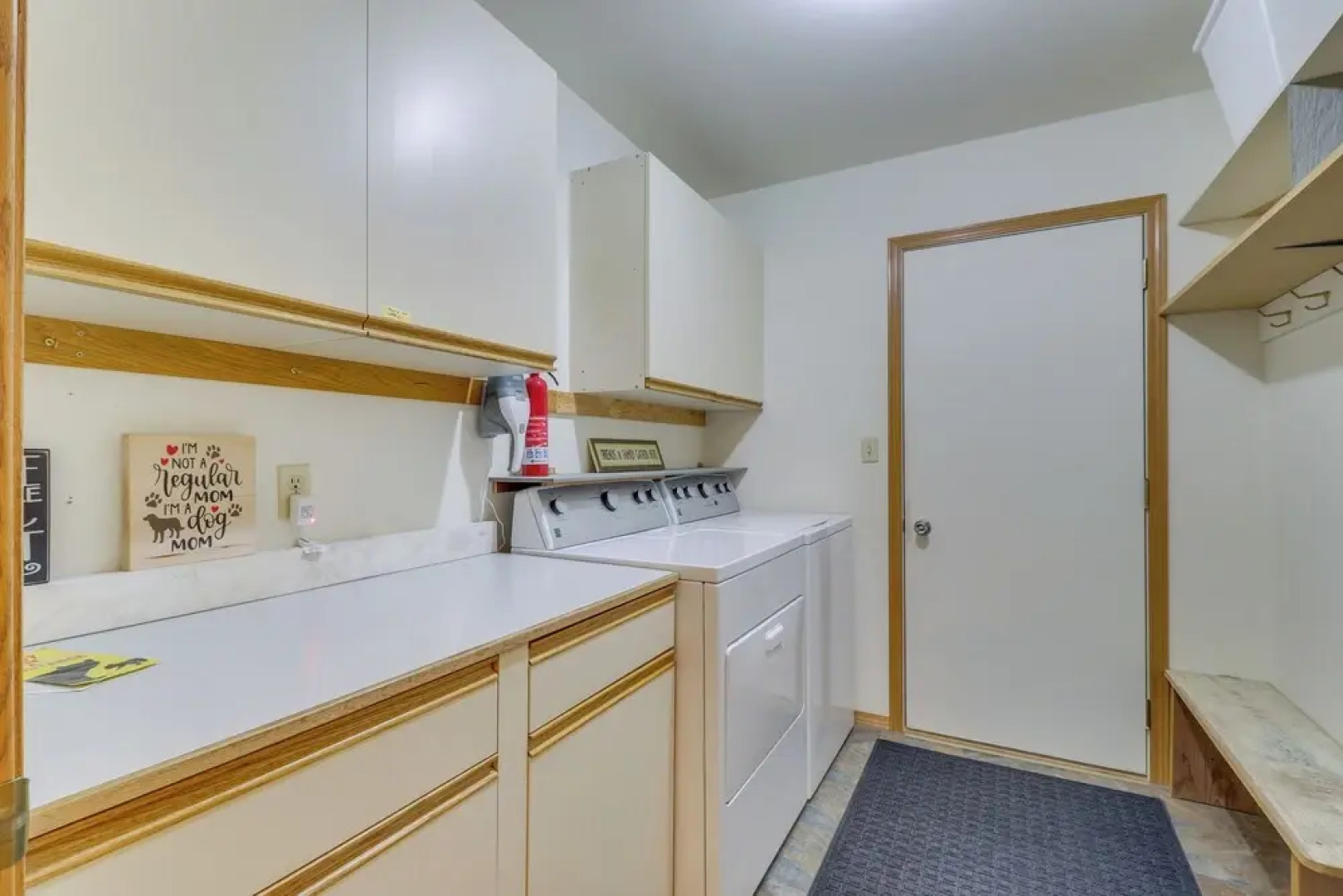 1 Mi to Flathead Lake: Bigfork Village Retreat