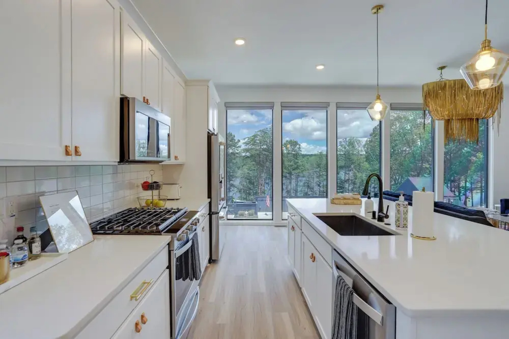 Modern & Luxe Lake Arrowhead Villa Near Marina!