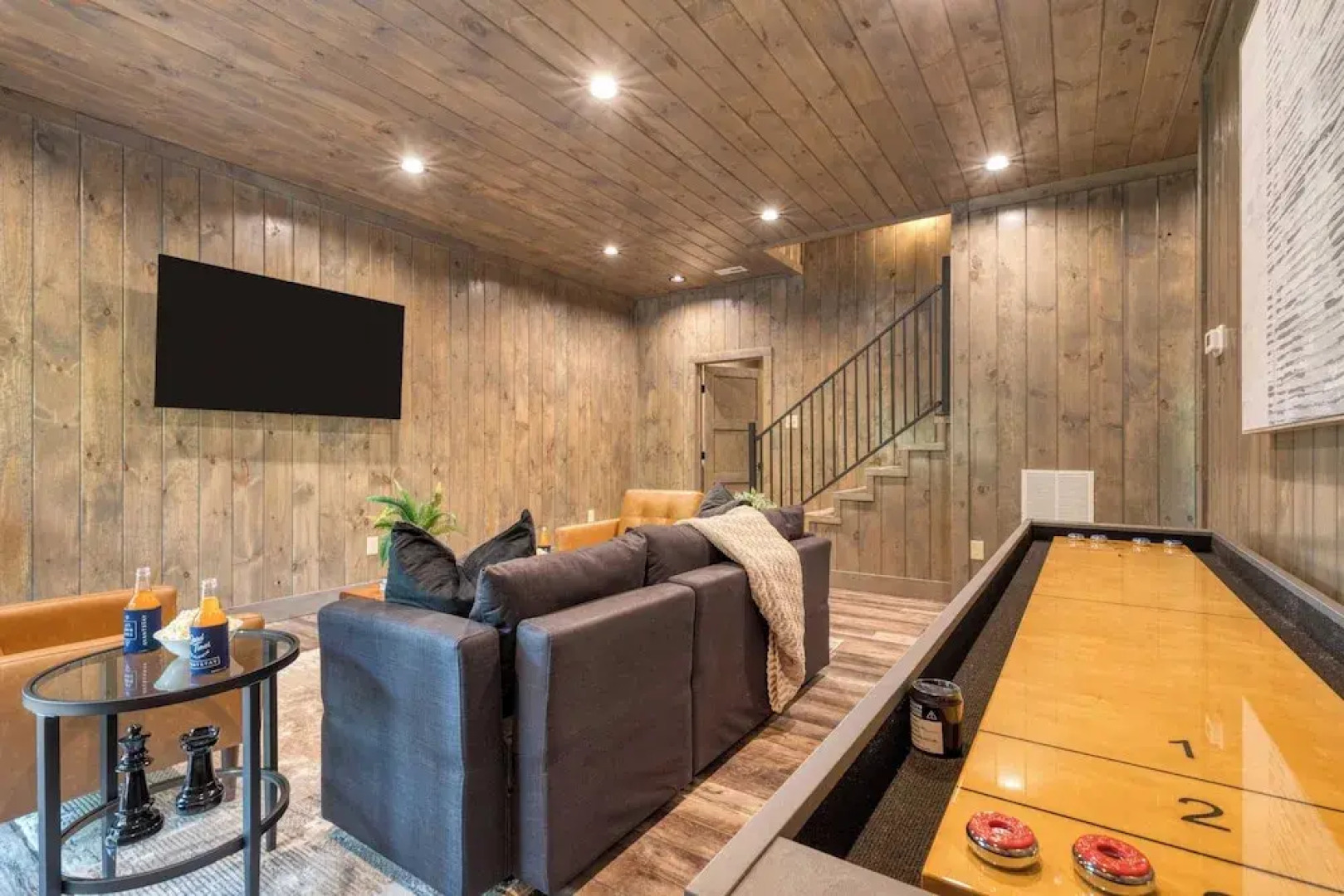 Luxe Cabin w/ Hot Tub, Views & Game Room Sleeps 10 Do Good Holler by Avantstay